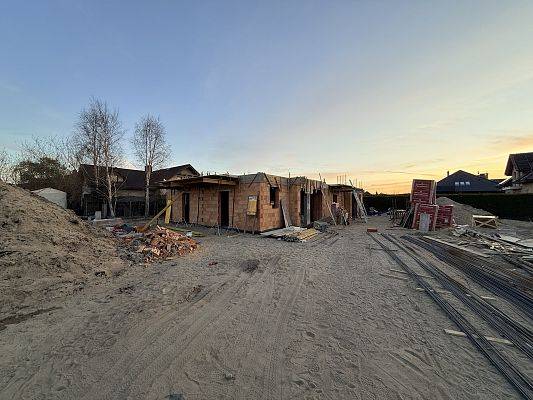 Ściany nosne parteru i strop ukończone